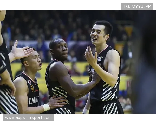 球员签约发布会简洁而温馨 媒体反响积极，球星签约