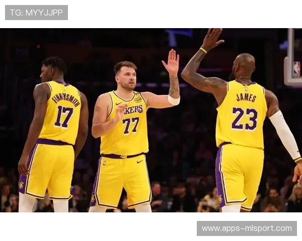 湖人队在伤病困扰下仍奋勇前行，湖人队在伤病困扰下仍奋勇前行英语