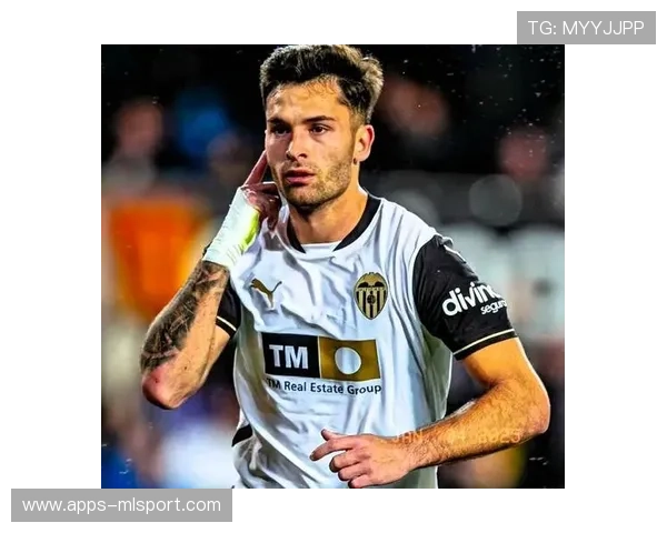 皇马狂飙！6连胜领跑西甲榜首，巴萨惨败遭遇降温！足坛第一人狂轰235球的传奇之路